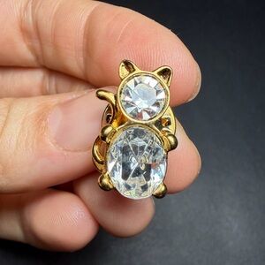 Avon April Birthstone Cat Pin